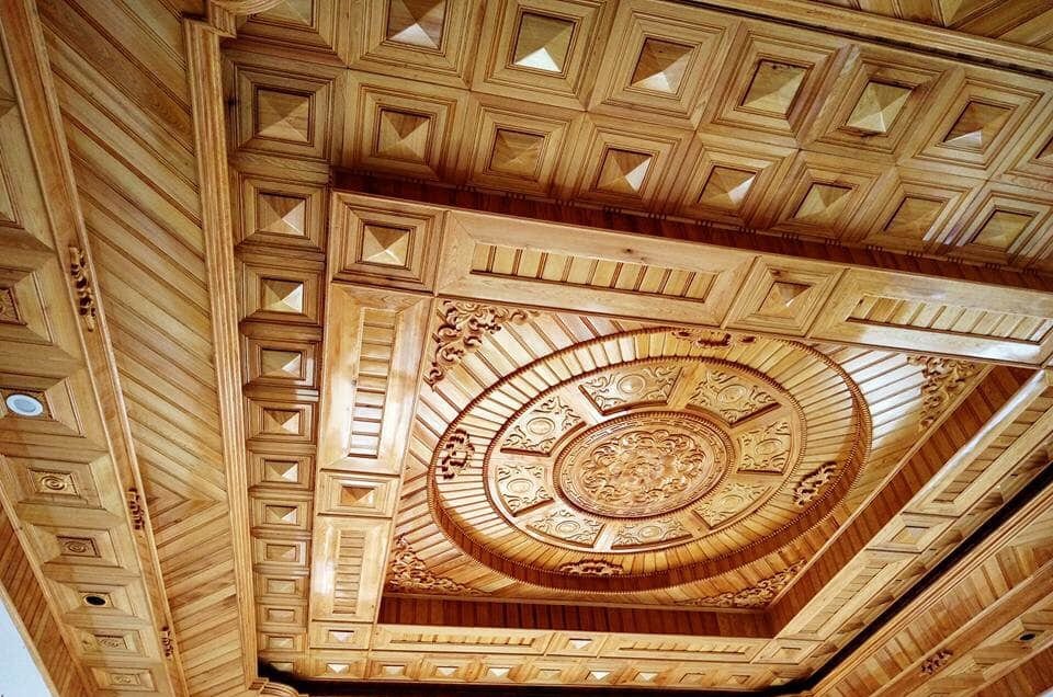 6 lưu ý cần nằm lòng khi chọn thiết kế trần gỗ tự nhiên